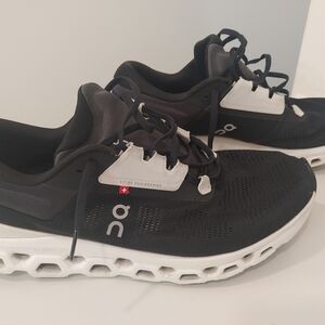 On Cloudstratus Men's Size 12 Black and White Athletic Shoes